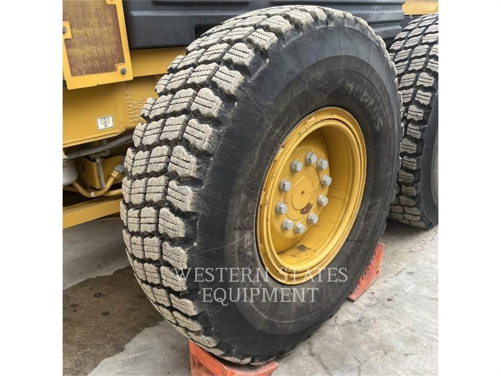 CAT 140 AWD Graders