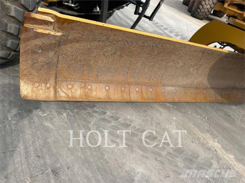 CAT 140 AWD Graders