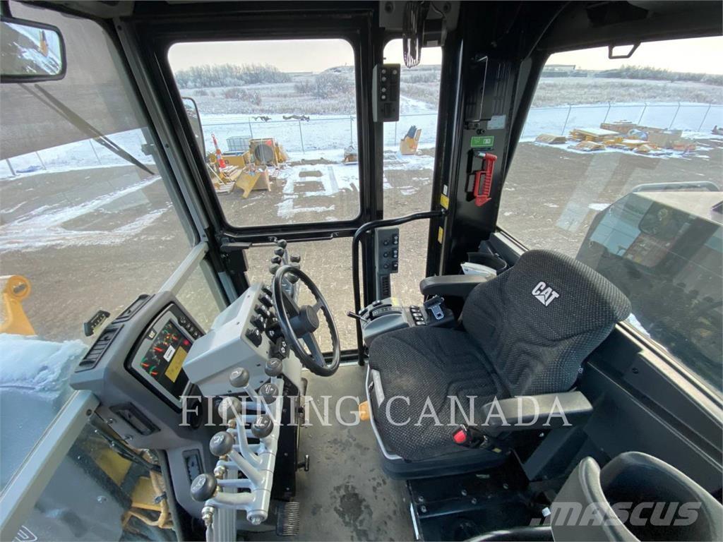 CAT 140M AWD Graders