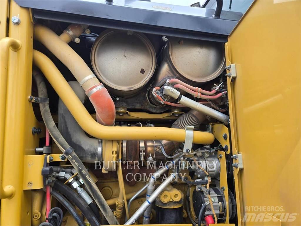 CAT 150 AWD Graders