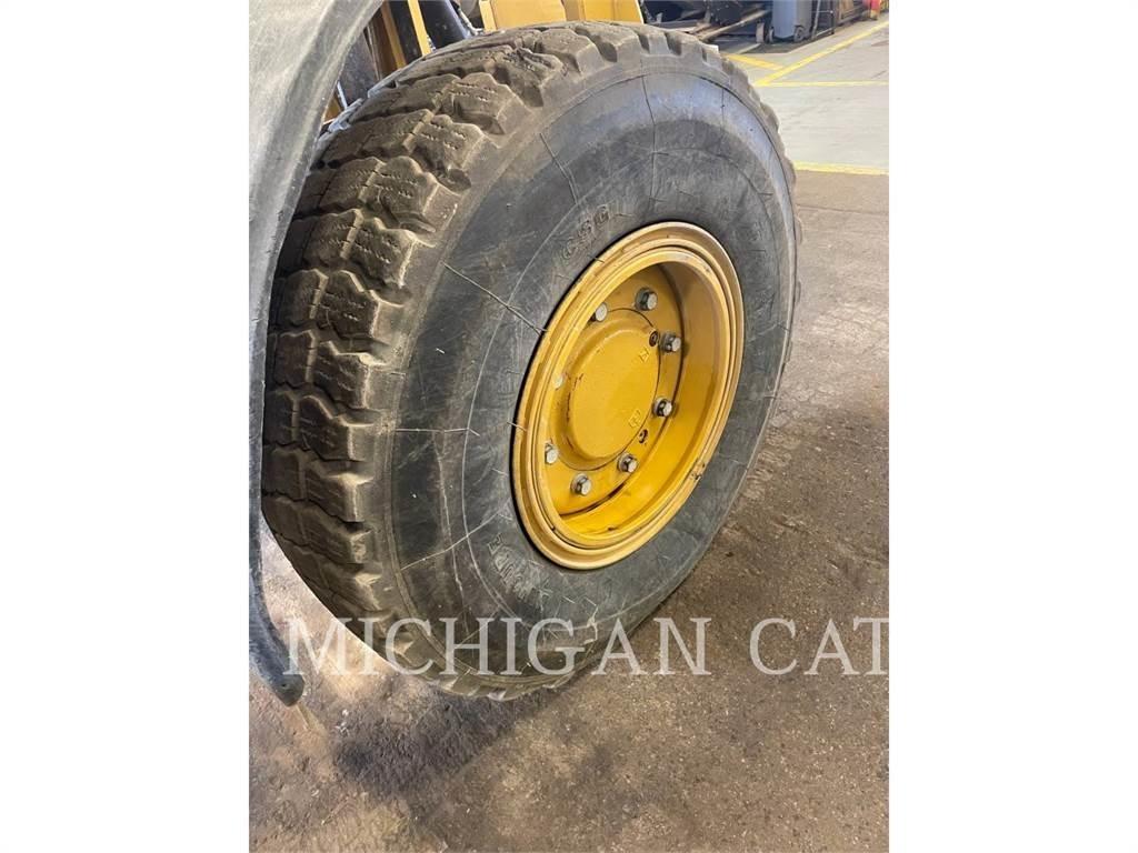 CAT 150 AWD Graders