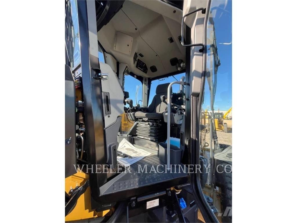 CAT 150 AWD Graders