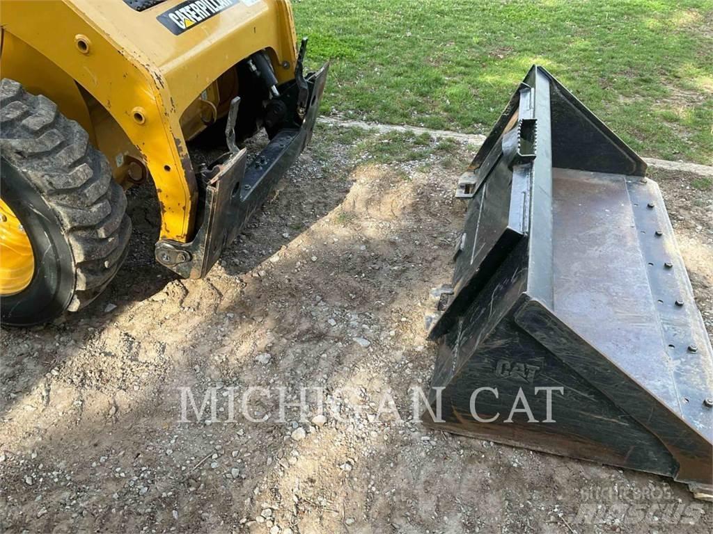 CAT 226B3 C Schrankladers