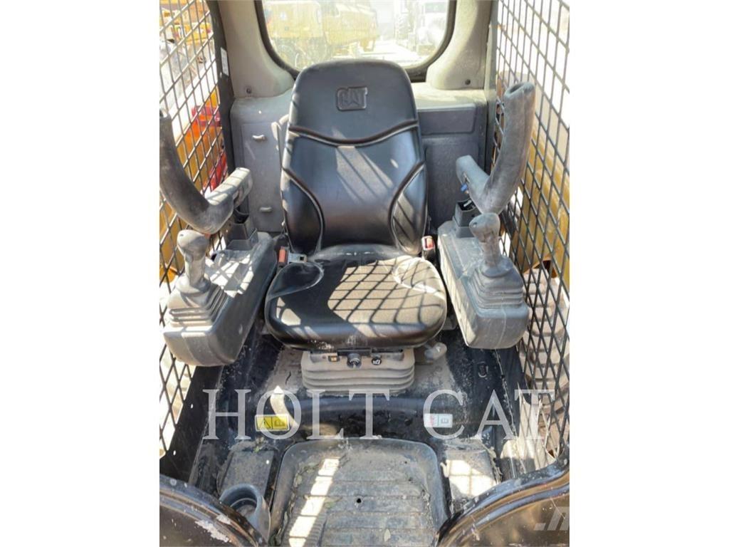 CAT 226D Schrankladers