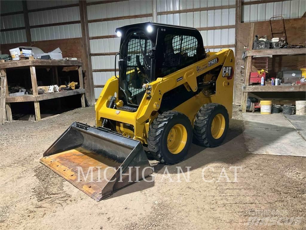 CAT 226D3 AQ Schrankladers