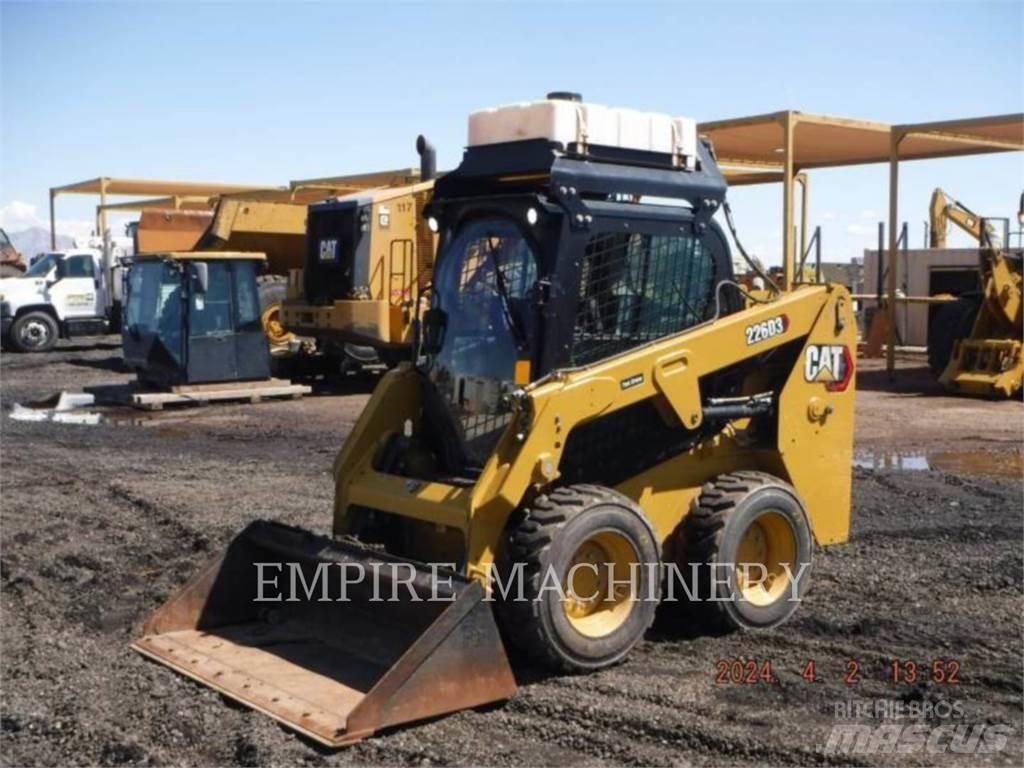 CAT 226D3 CA Schrankladers