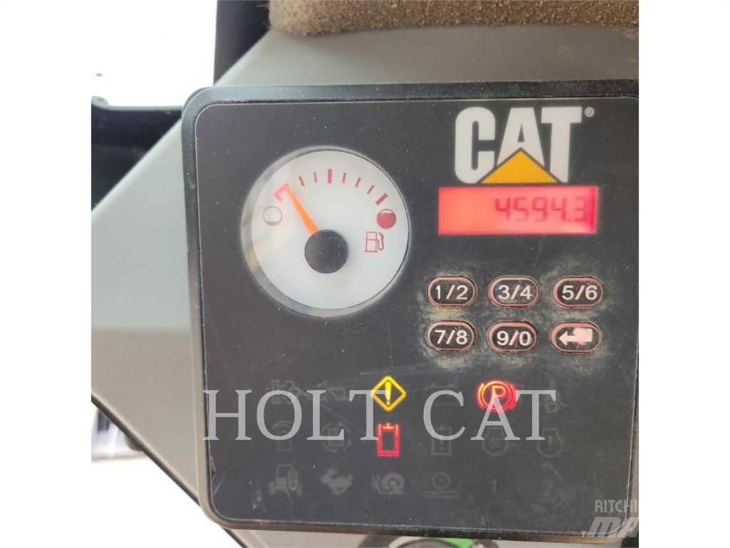 CAT 232D Schrankladers