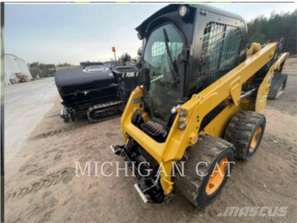 CAT 232D3 AQ Schrankladers