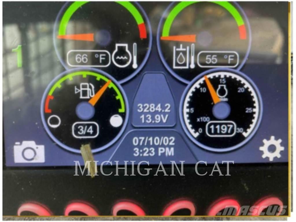 CAT 232D3 AQ Schrankladers