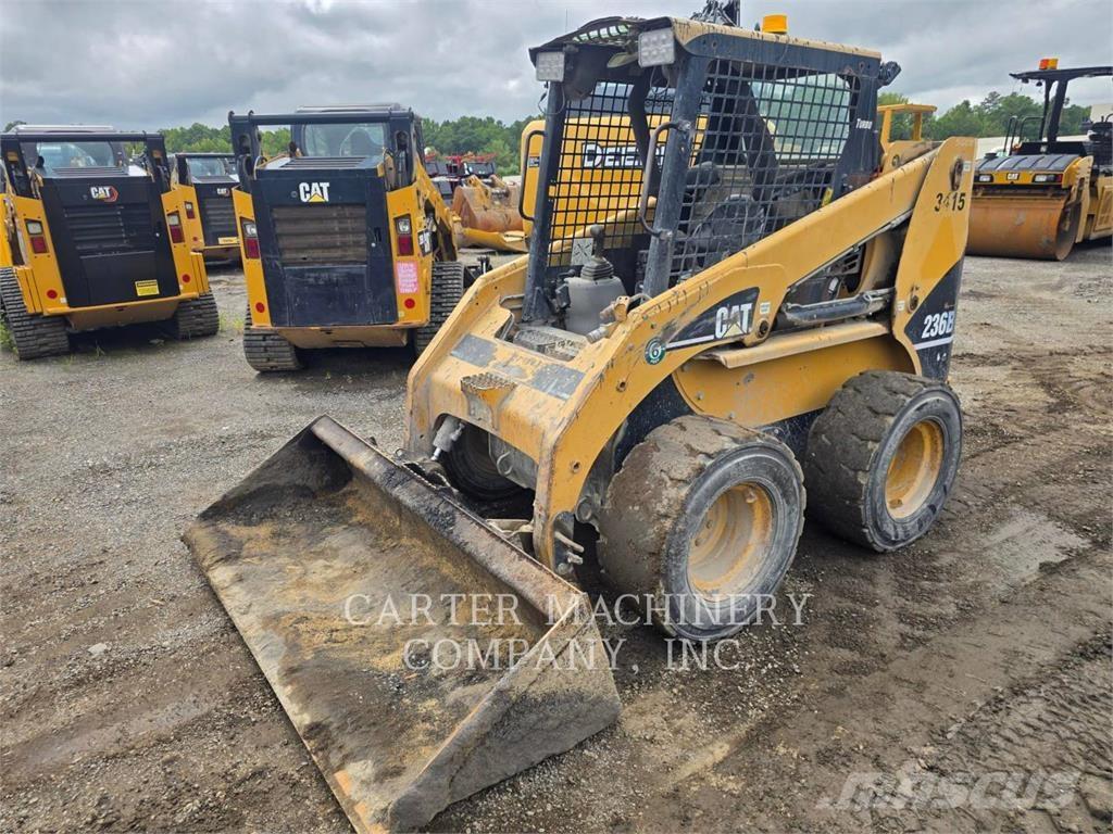 CAT 236 B Schrankladers