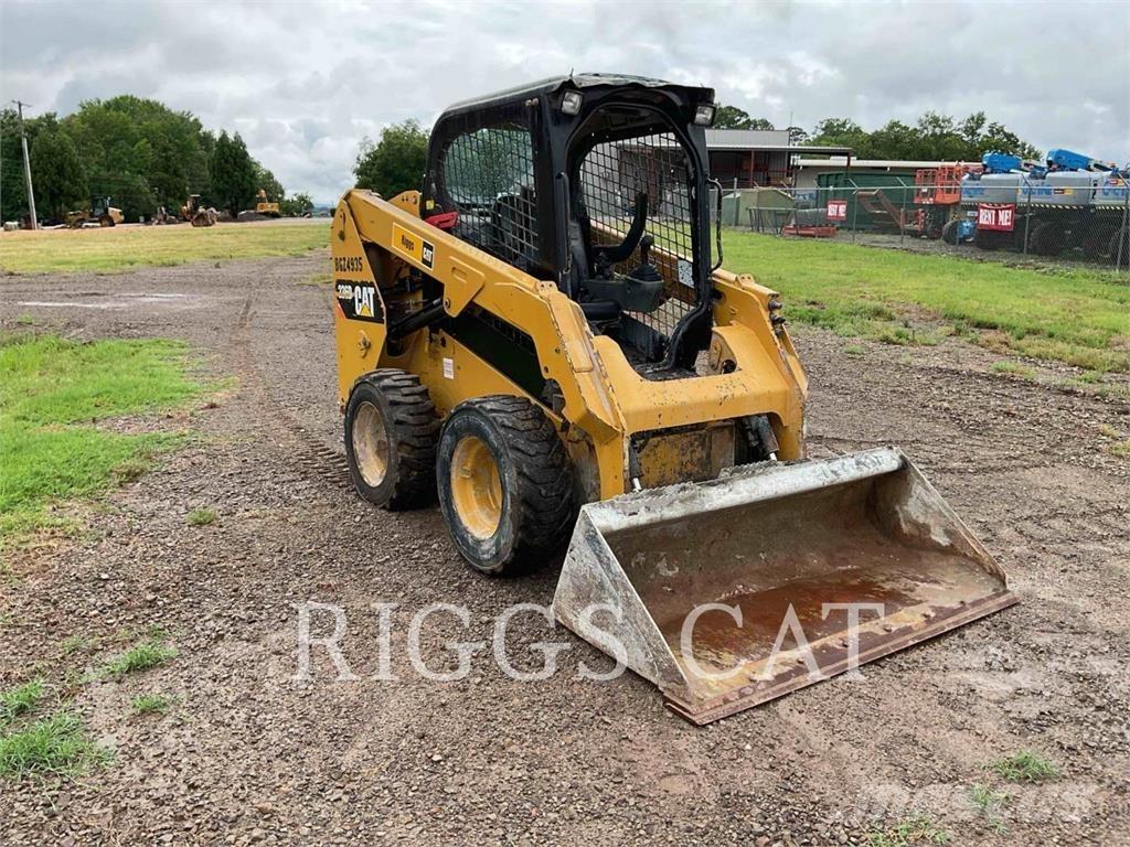 CAT 236D Schrankladers