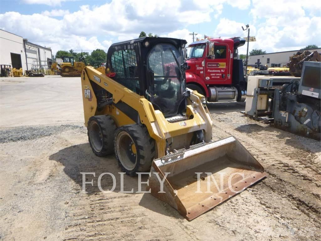 CAT 236D3 Schrankladers