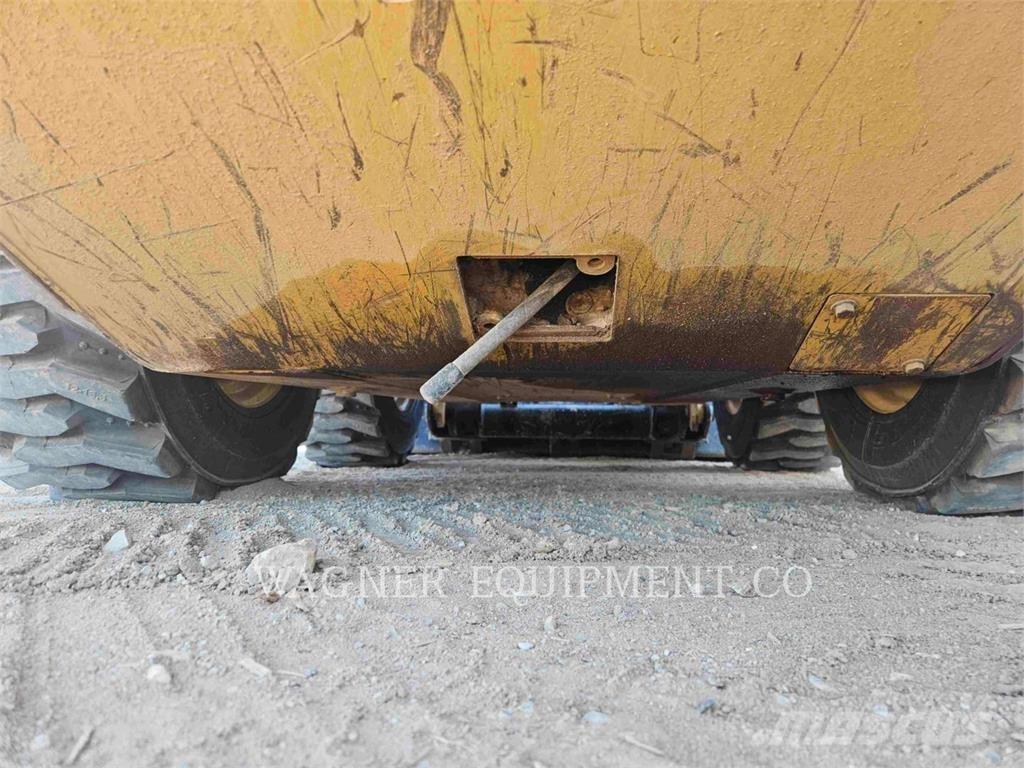 CAT 236D3 Schrankladers