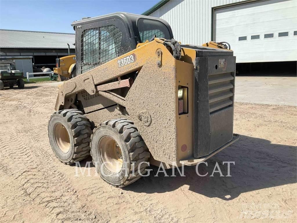CAT 236D3 A2Q Schrankladers