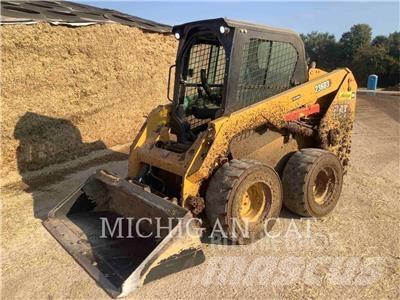 CAT 236D3 AQ Schrankladers