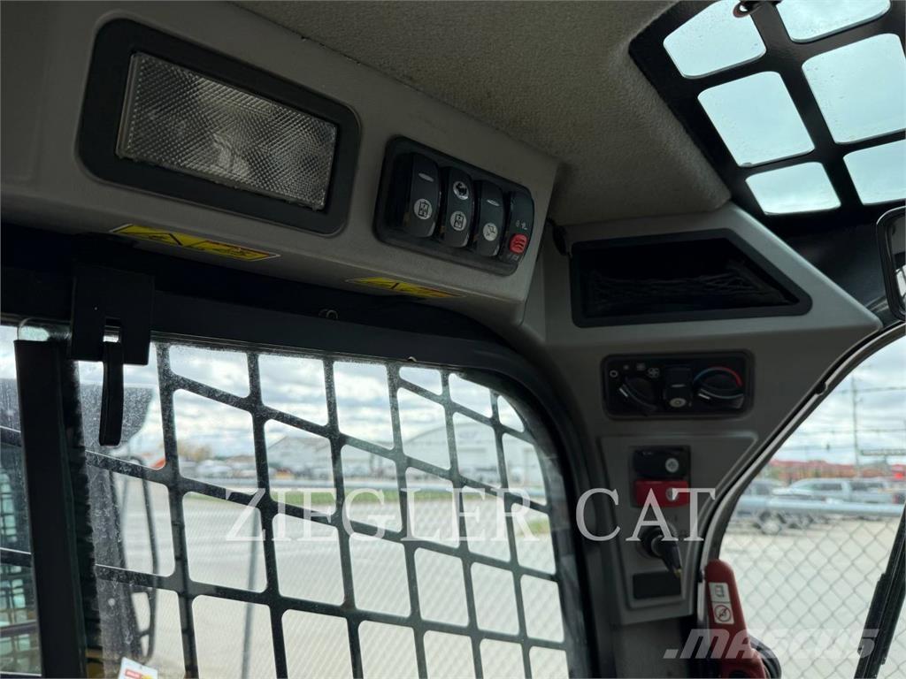 CAT 242D Schrankladers