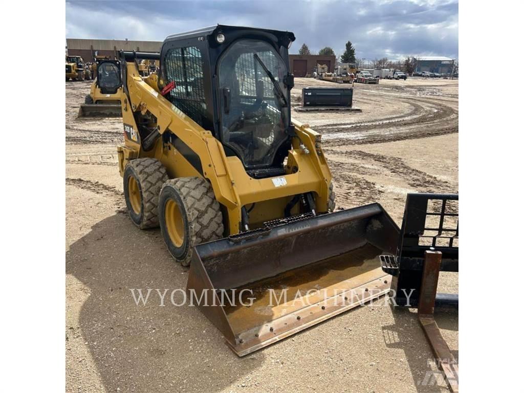 CAT 242D Schrankladers