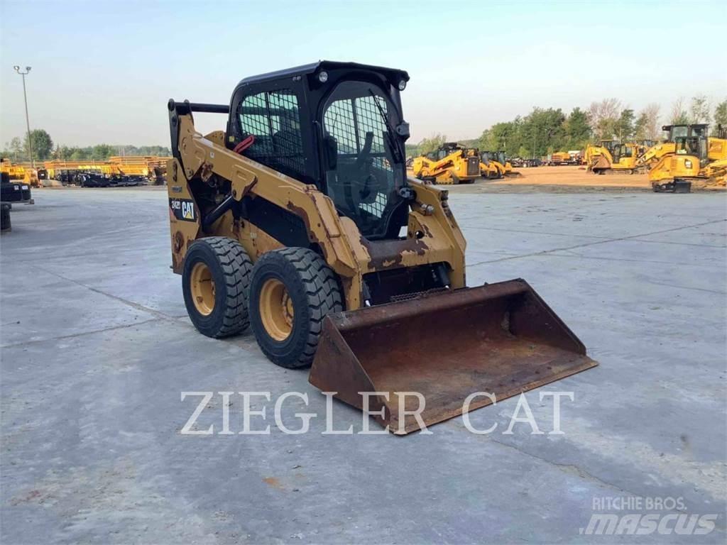 CAT 242D Schrankladers