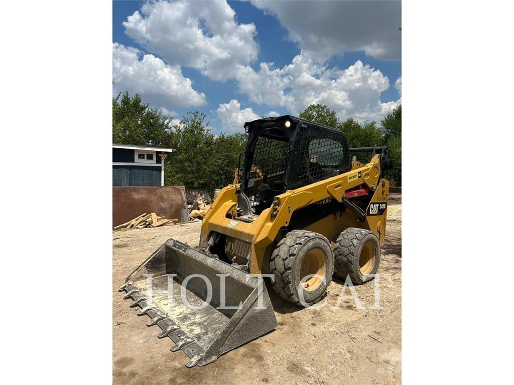 CAT 242D Schrankladers