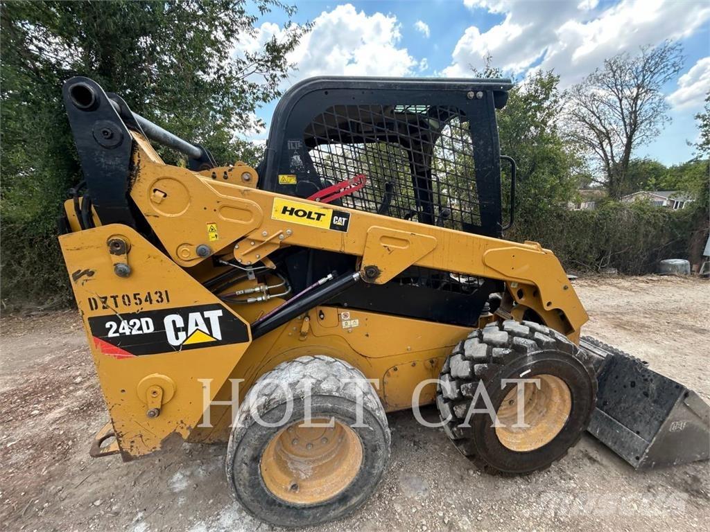 CAT 242D Schrankladers