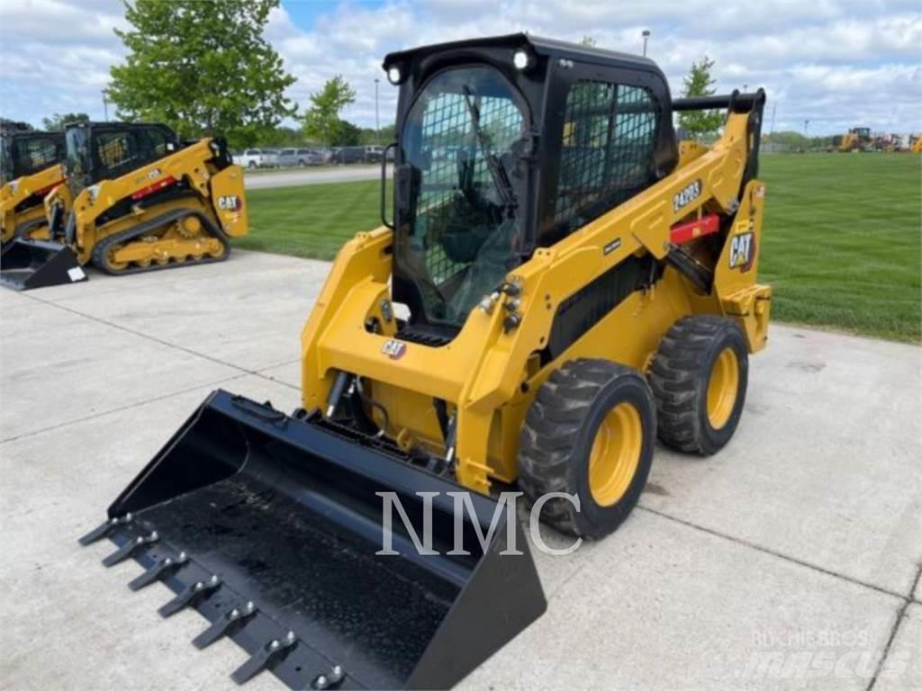 CAT 242D3 Schrankladers