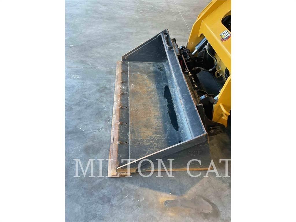 CAT 242D3 Schrankladers