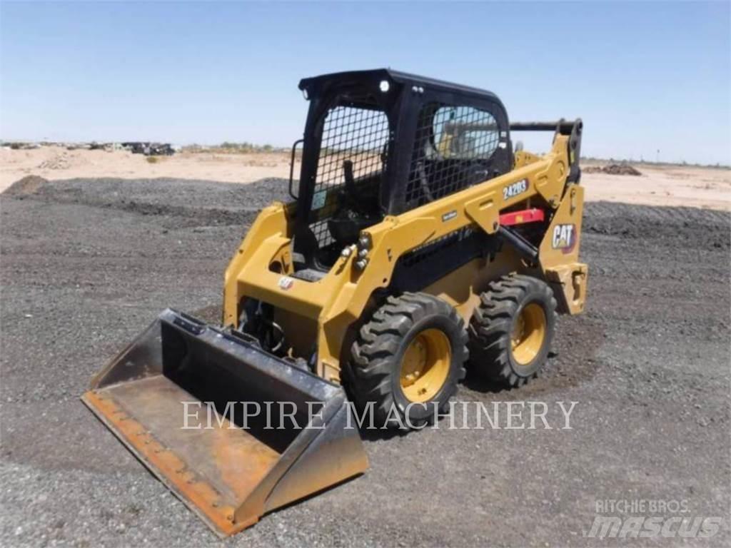CAT 242D3 Schrankladers