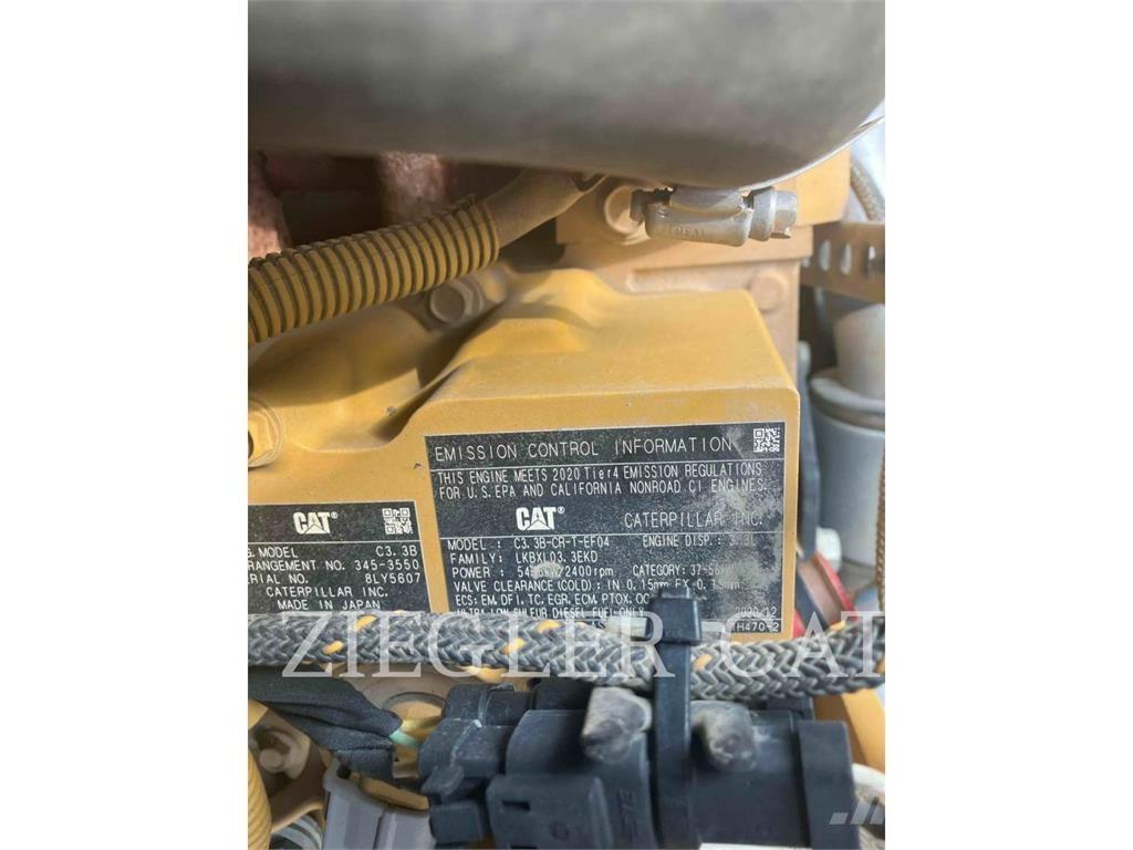 CAT 242D3 Schrankladers