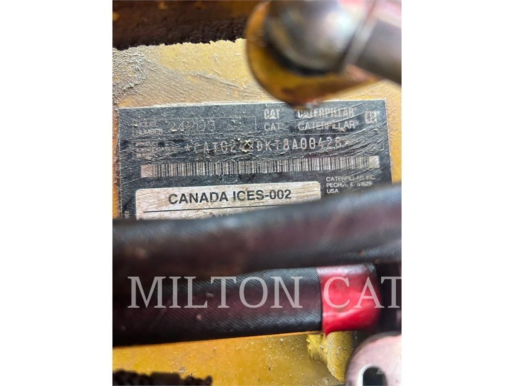 CAT 242D3 Schrankladers