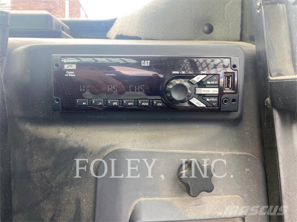 CAT 242D3 Schrankladers