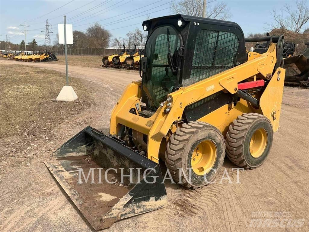 CAT 242D3 A2Q Schrankladers