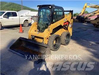 CAT 242D3 AC Schrankladers