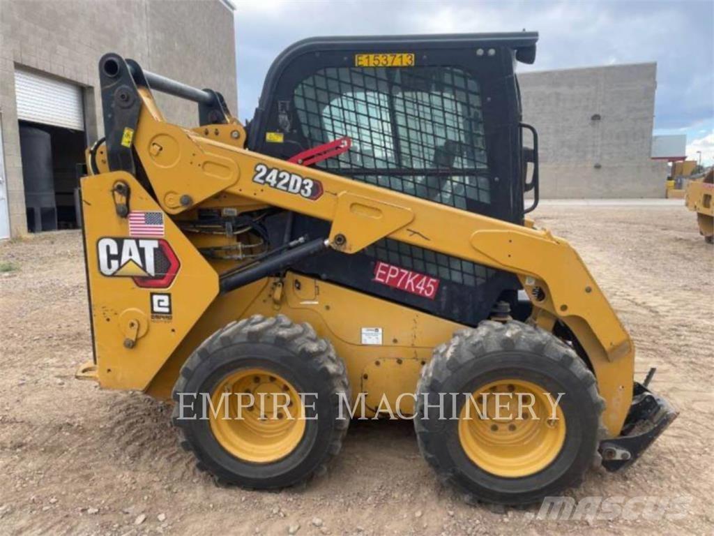 CAT 242D3 CA Schrankladers