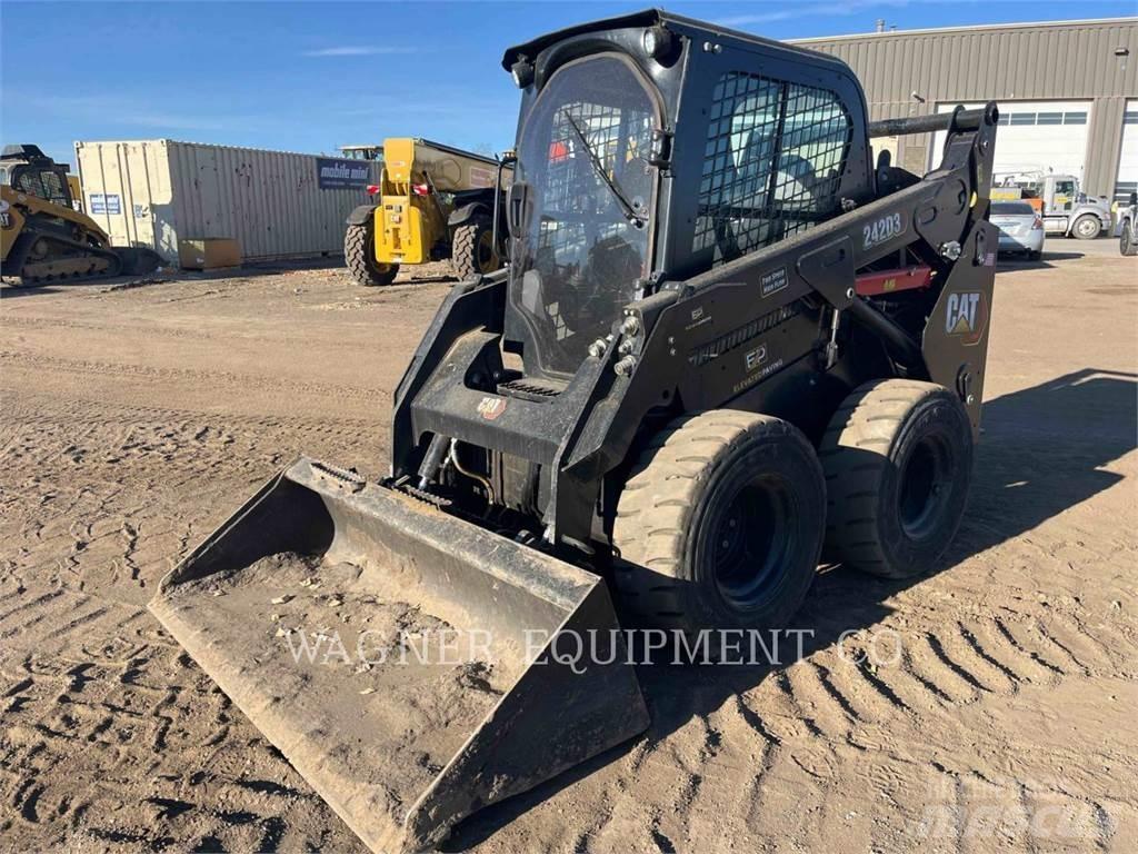 CAT 242D3 HF Schrankladers