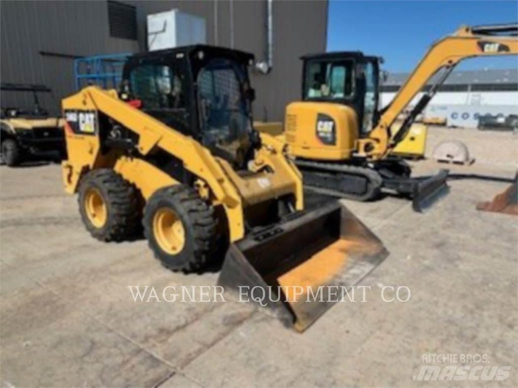 CAT 246D Schrankladers