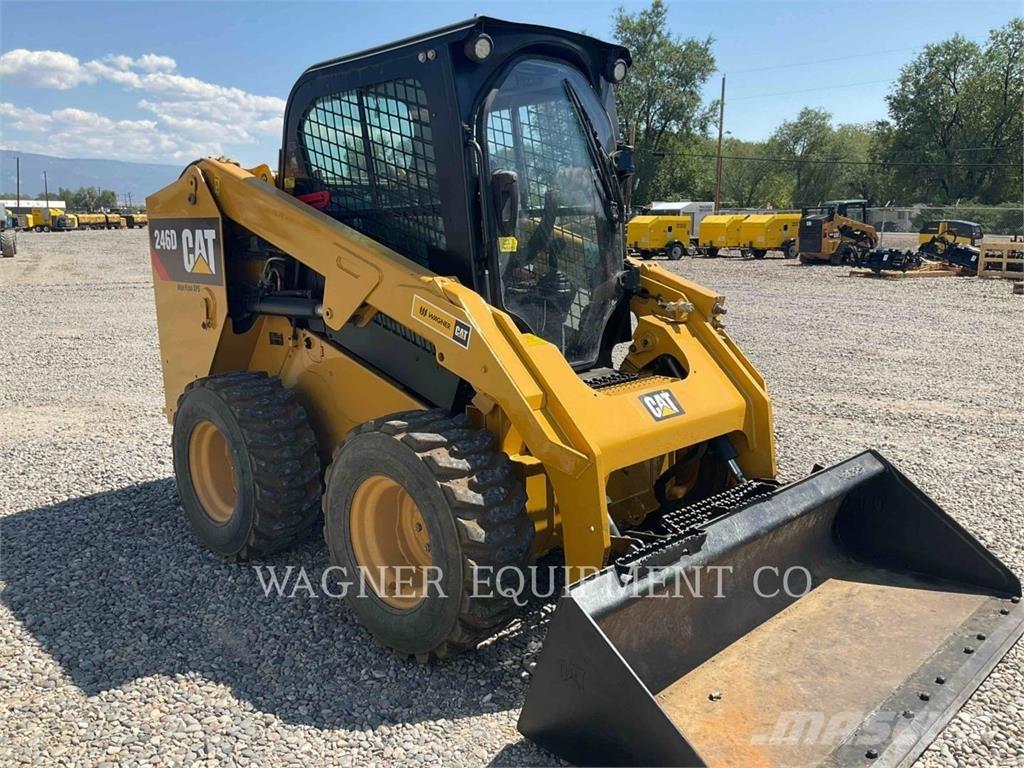 CAT 246D Schrankladers