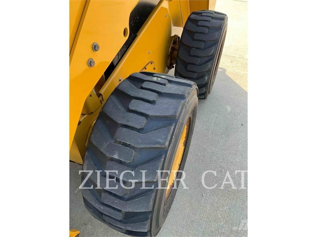 CAT 246D Schrankladers