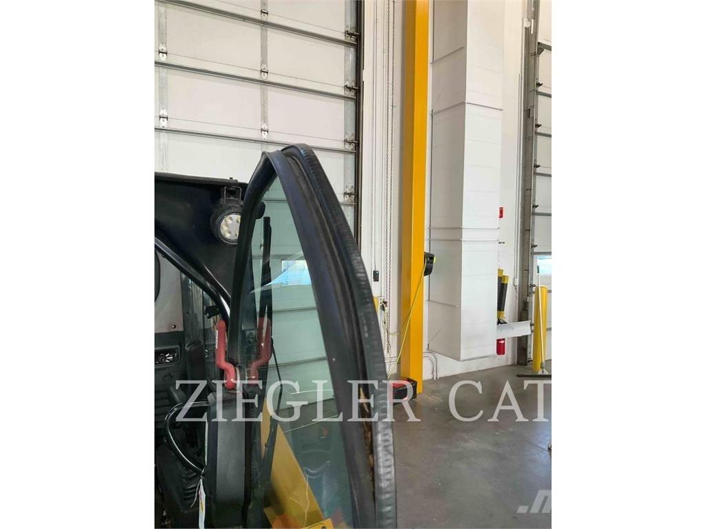 CAT 246D3 Schrankladers