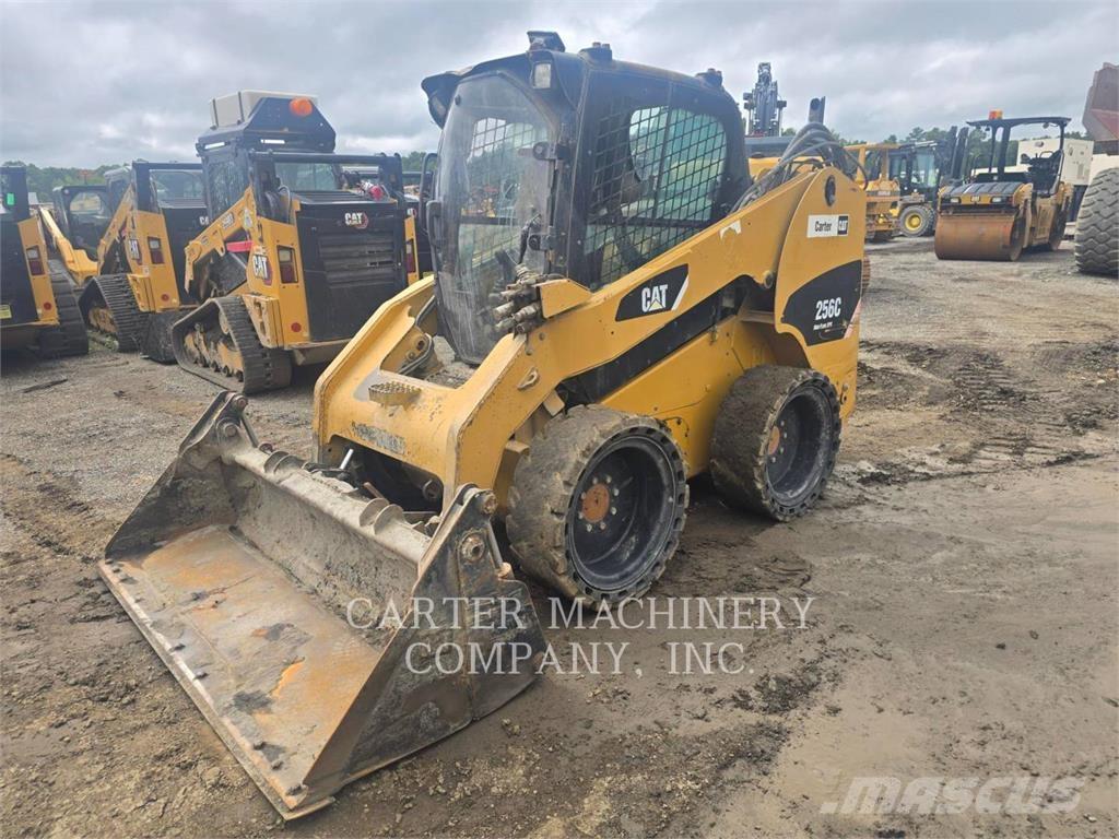 CAT 256C Schrankladers