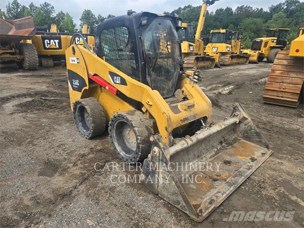 CAT 256C Schrankladers