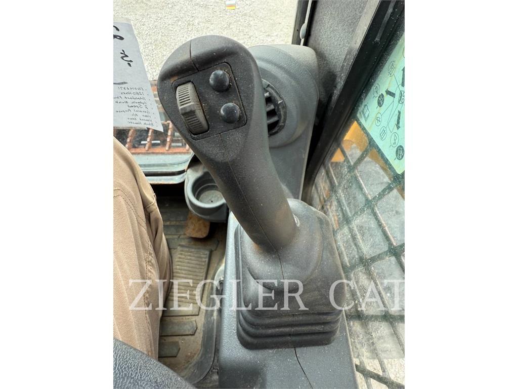 CAT 262D3 Schrankladers