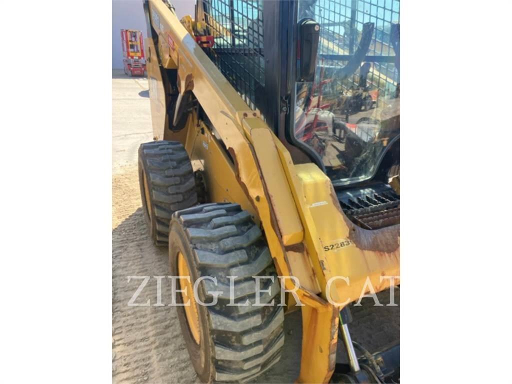 CAT 262D3 Schrankladers