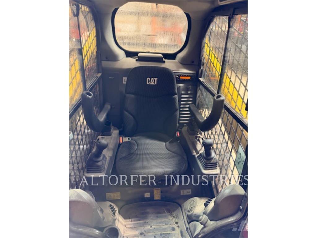 CAT 262D3 Schrankladers