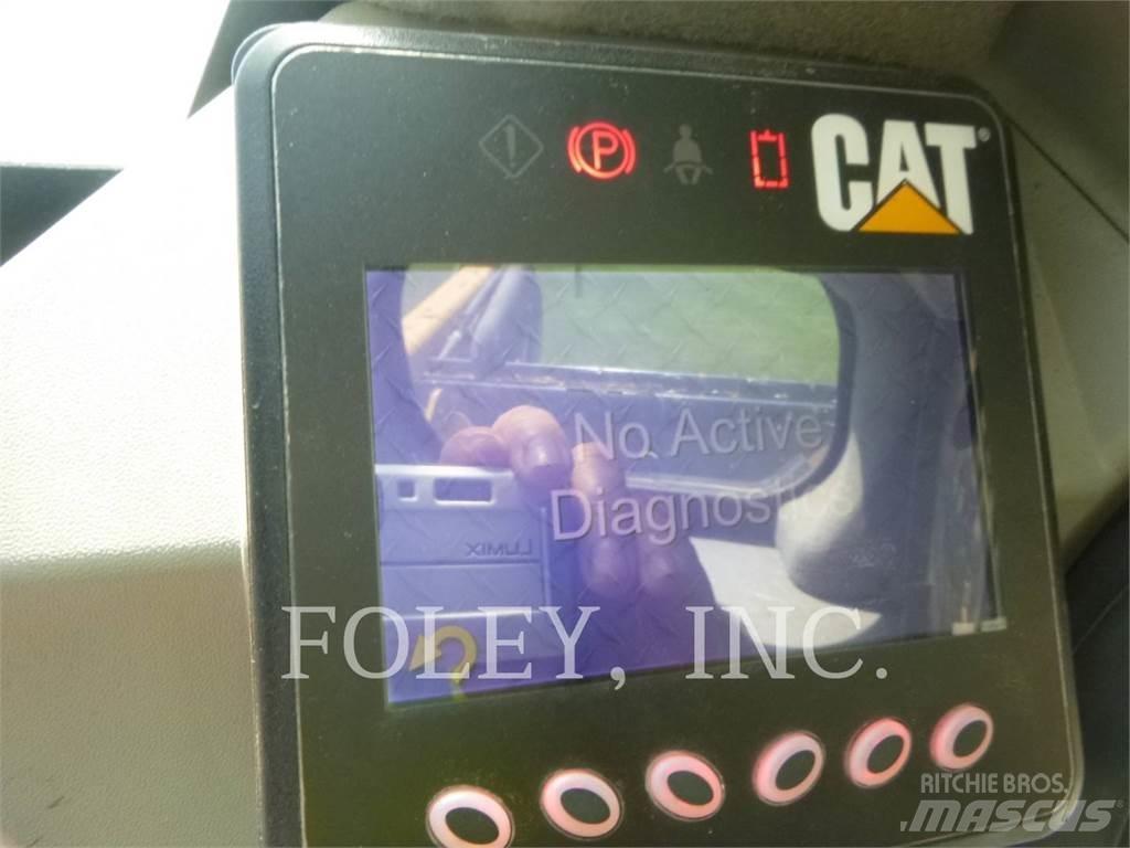 CAT 272D2 Schrankladers