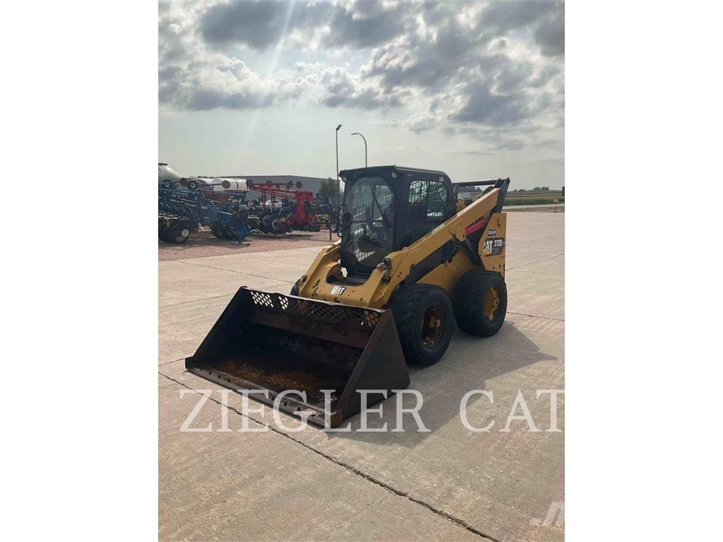 CAT 272D2 Schrankladers