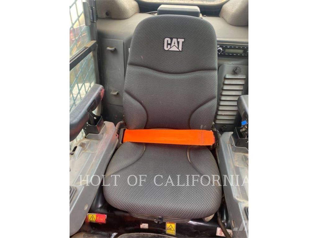 CAT 299 HF Schrankladers
