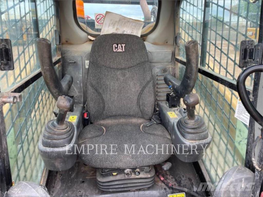 CAT 299D2 CA Schrankladers