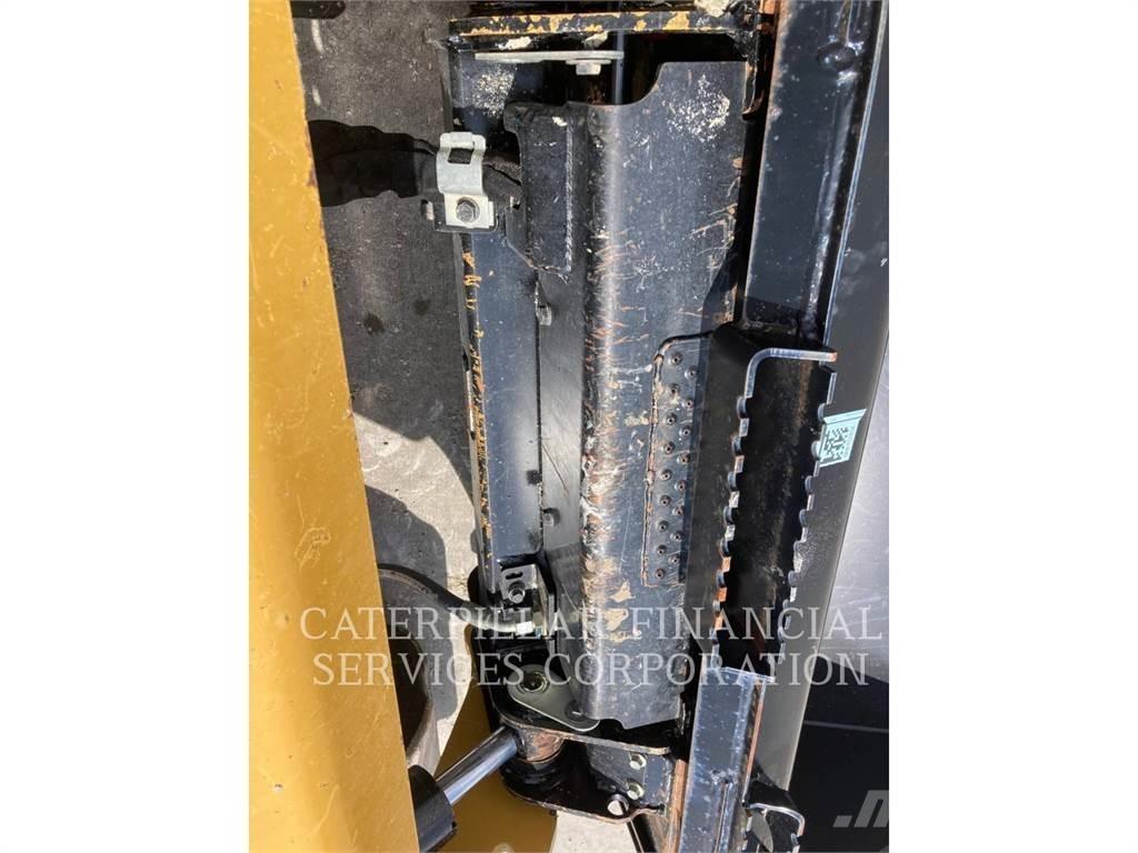 CAT 299D3XE Rupsladers