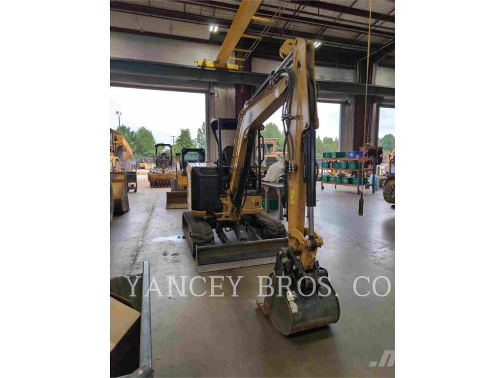 CAT 304 Rupsgraafmachines