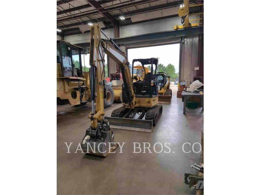 CAT 304 Rupsgraafmachines